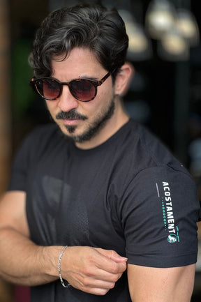 Camiseta Preta com Lobo UV Acostamento