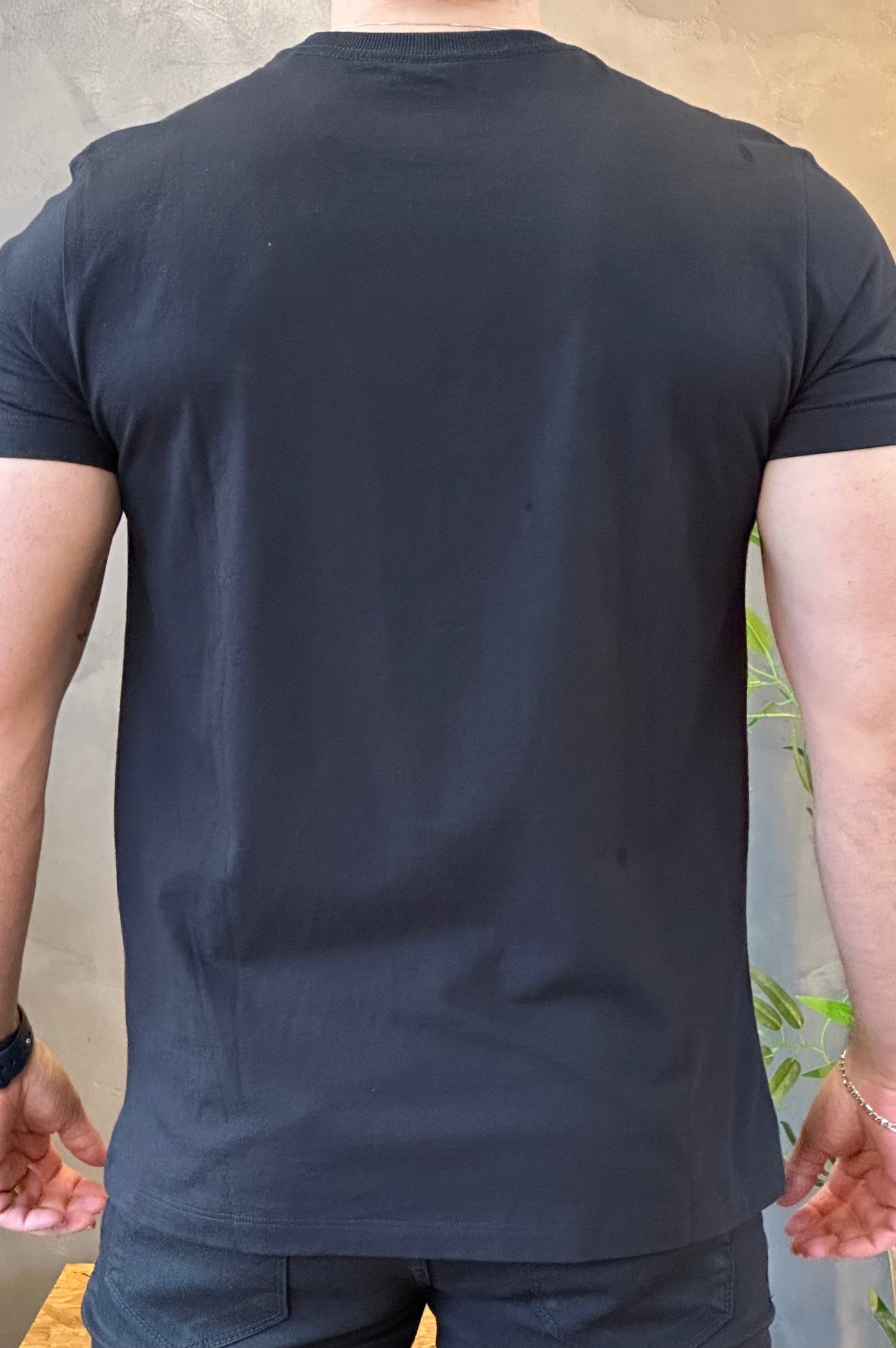 Camiseta Preta com Lobo Branco