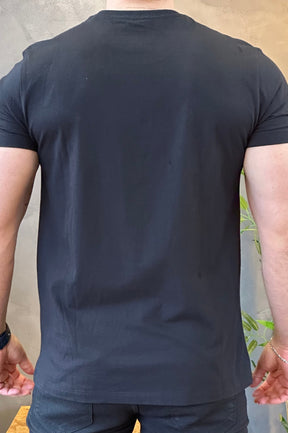 Camiseta Preta com Lobo Branco