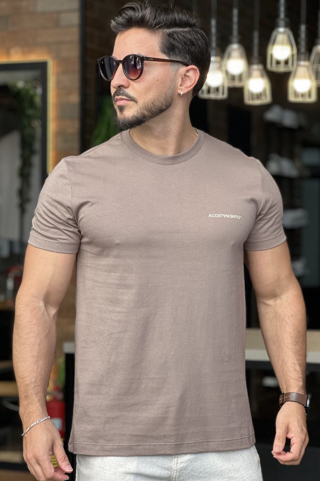 Camiseta Bege Detalhe nas Costas Acostamento