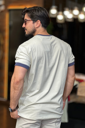 Camiseta Bege Detalhe Punho Acostamento