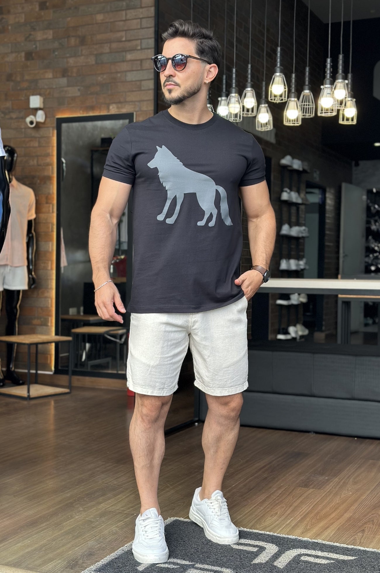 Camiseta Preta Lobo Cinza Acostamento