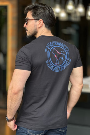 Camiseta preta com Lobo nas costas