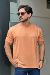 Camiseta Laranja Lobo nas Costas Acostamento