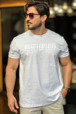 Camiseta Branca Alto Relevo Acostamento