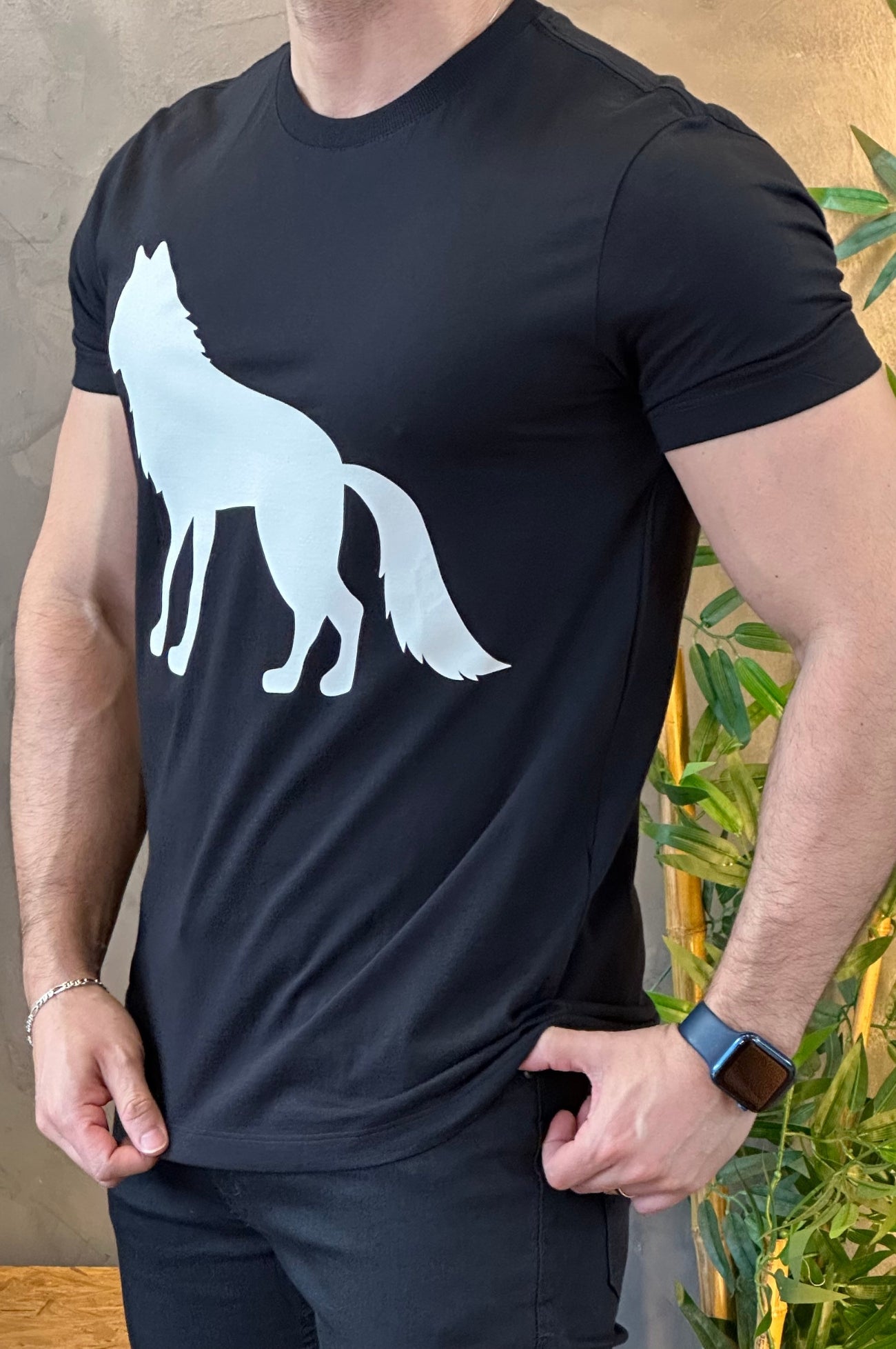 Camiseta Preta com Lobo Branco