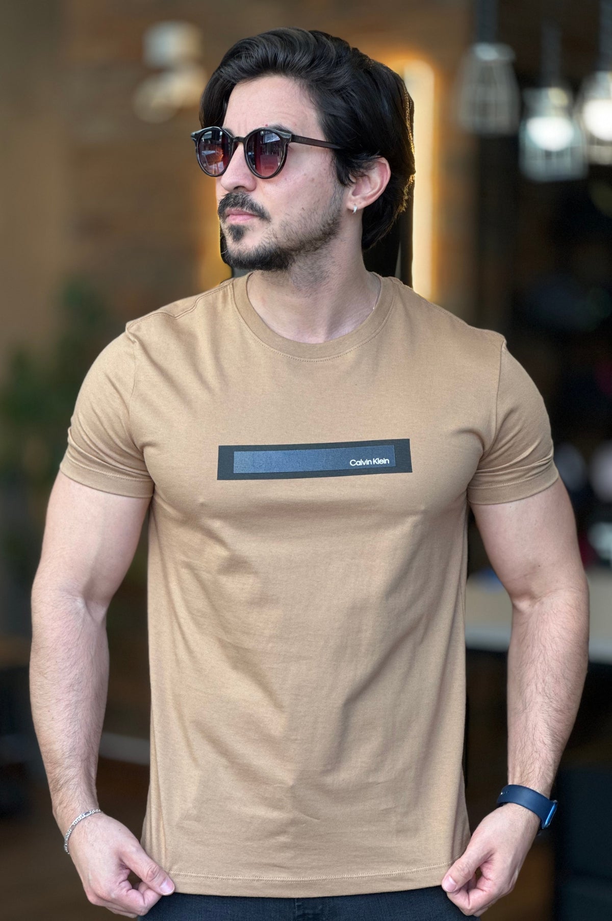 Camiseta Logo Gel Calvin Klein Marrom