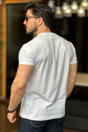 Camiseta Branca Lobo Peito Acostamento