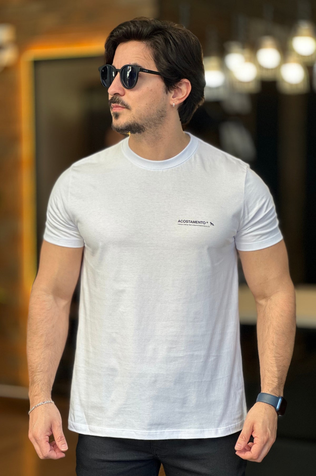 Camiseta Branca com Escrito Preto