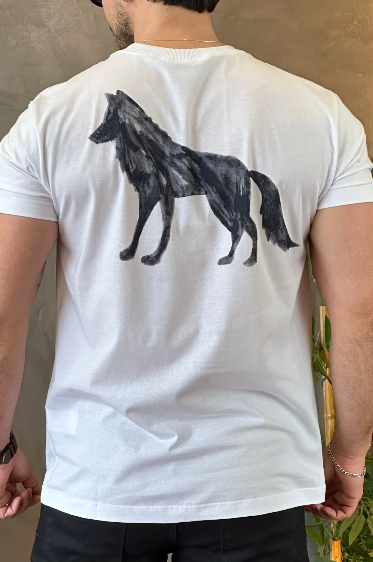 Camiseta Lobo Nas Costas Branca Acostamento
