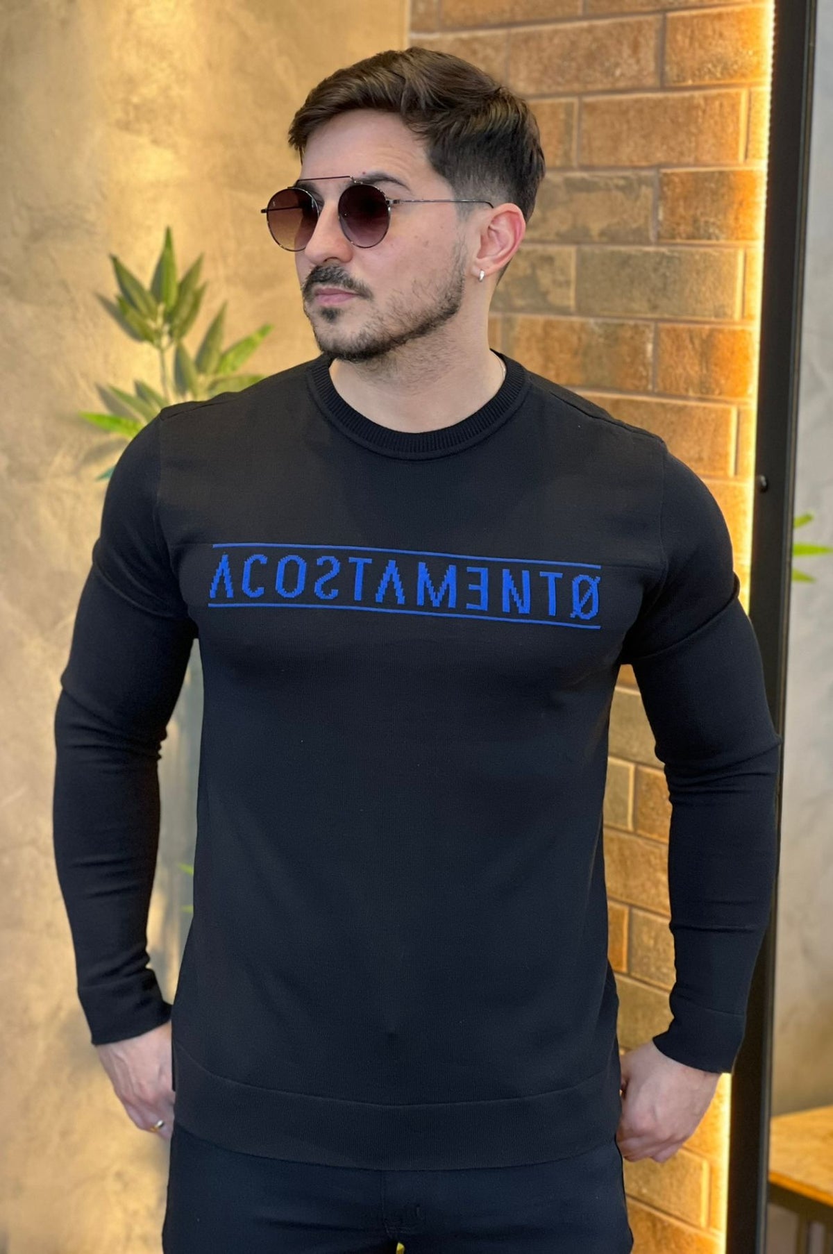 Suéter Acostamento Preto Com Azul