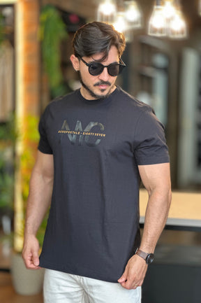Camiseta preta com detalhe dourado aeropostale