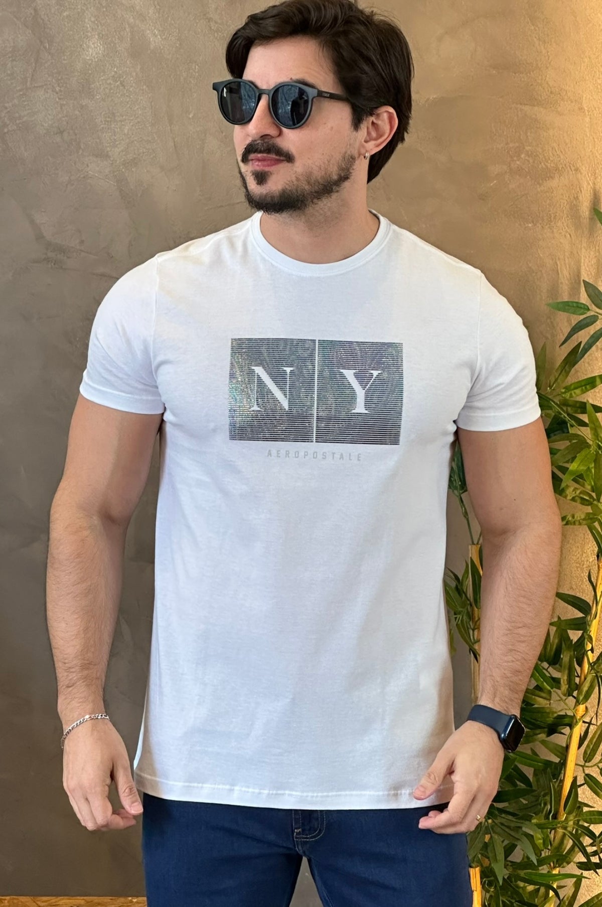 Camiseta Aeropostale com escrito prata