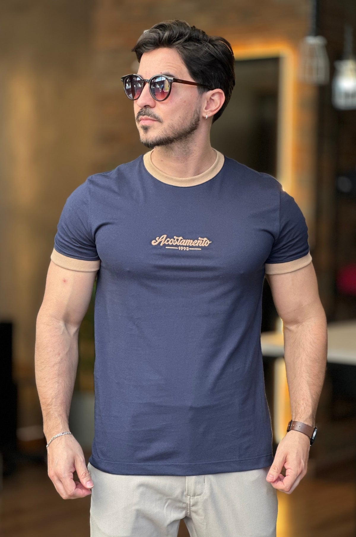 Camiseta Azul Com Detalhe Marrom Acostamento