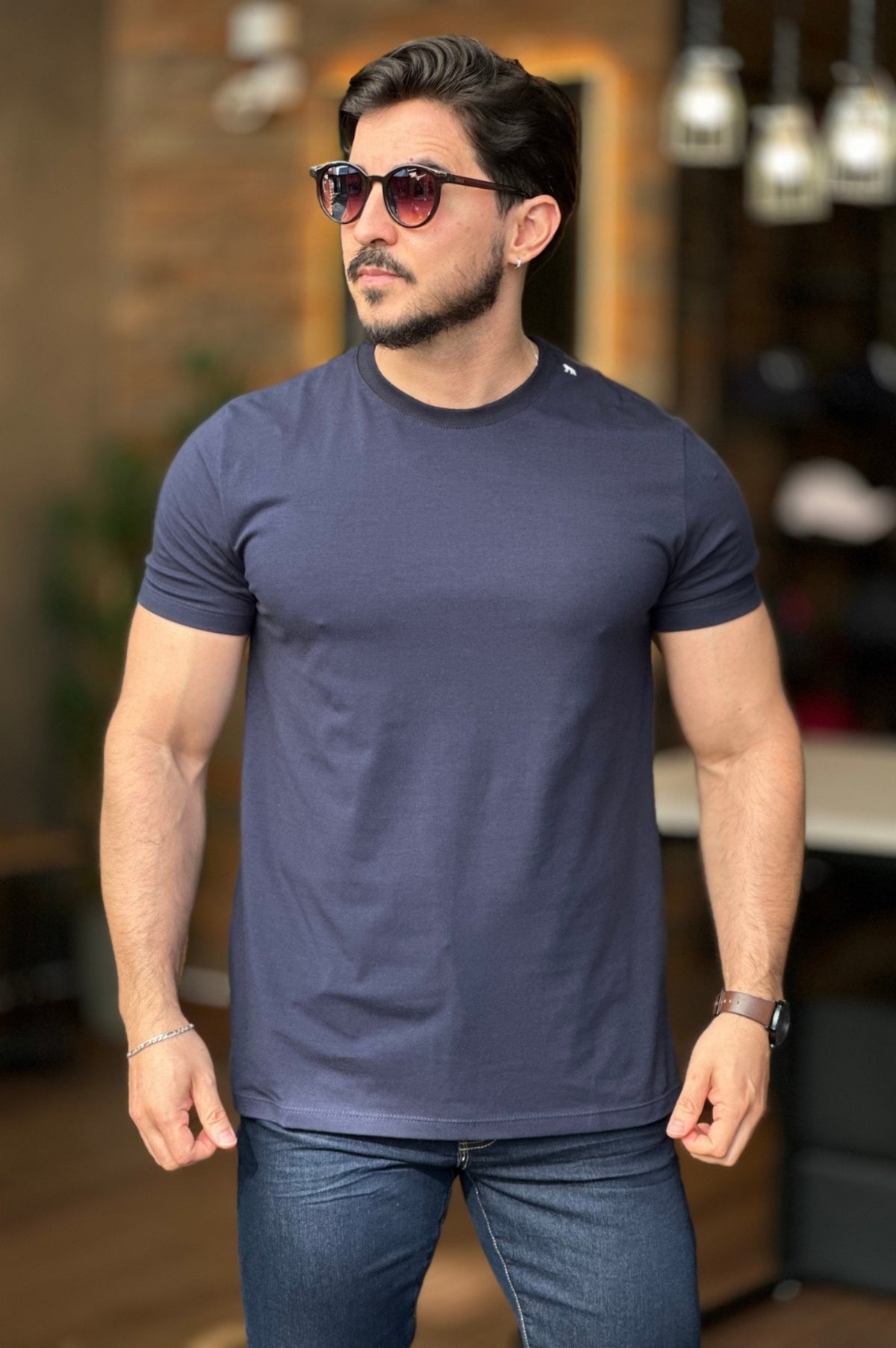 Camiseta Azul Marinho Minimalista Acostamento