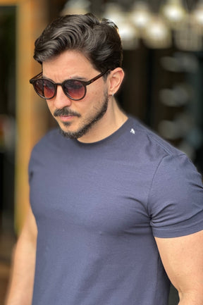 Camiseta Azul Marinho Minimalista Acostamento