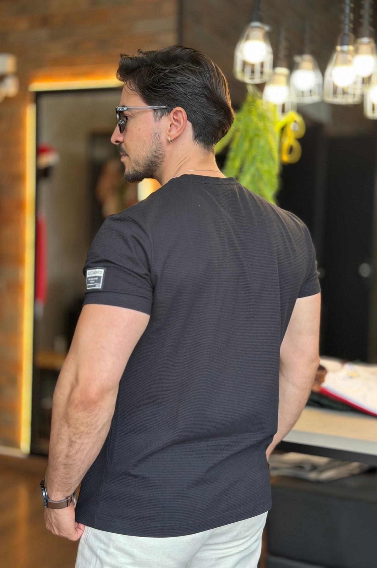 Camiseta Texturizada Preta Acostamento