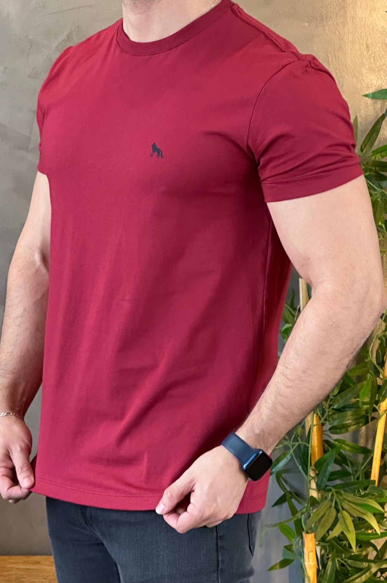 Camiseta Lobo nas Costas Acostamento Vinho