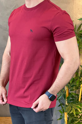 Camiseta Lobo nas Costas Acostamento Vinho