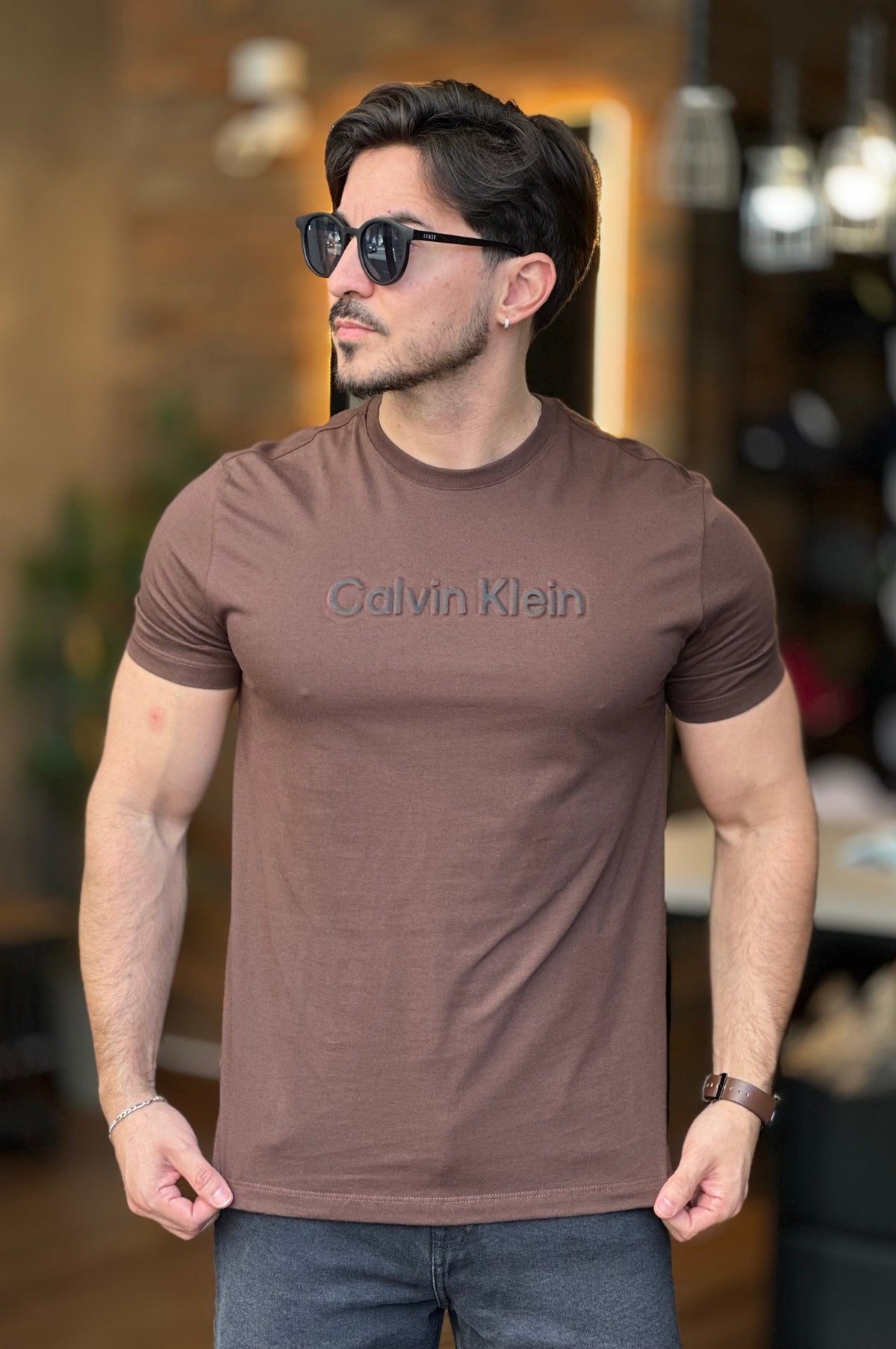 Camiseta Marrom alto relevo Calvin Klein