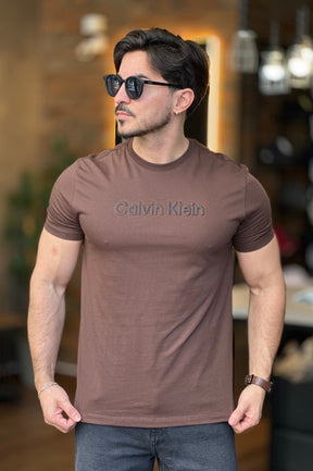 Camiseta Marrom alto relevo Calvin Klein
