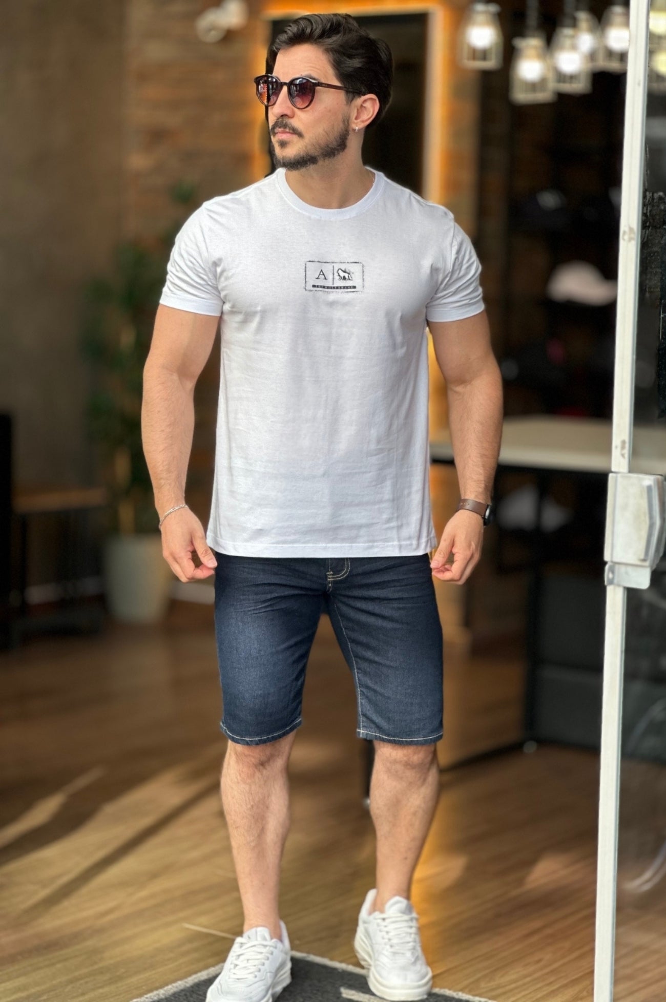 Camiseta Branca com Lobo nas Costas