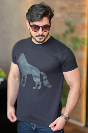 Camiseta Preta com Lobo Preto