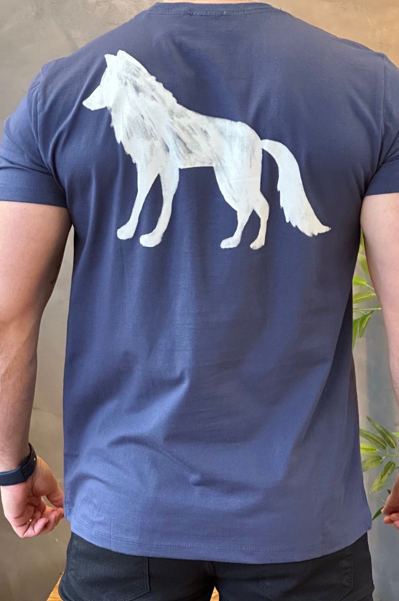 Camiseta Azul com Lobo nas Costas