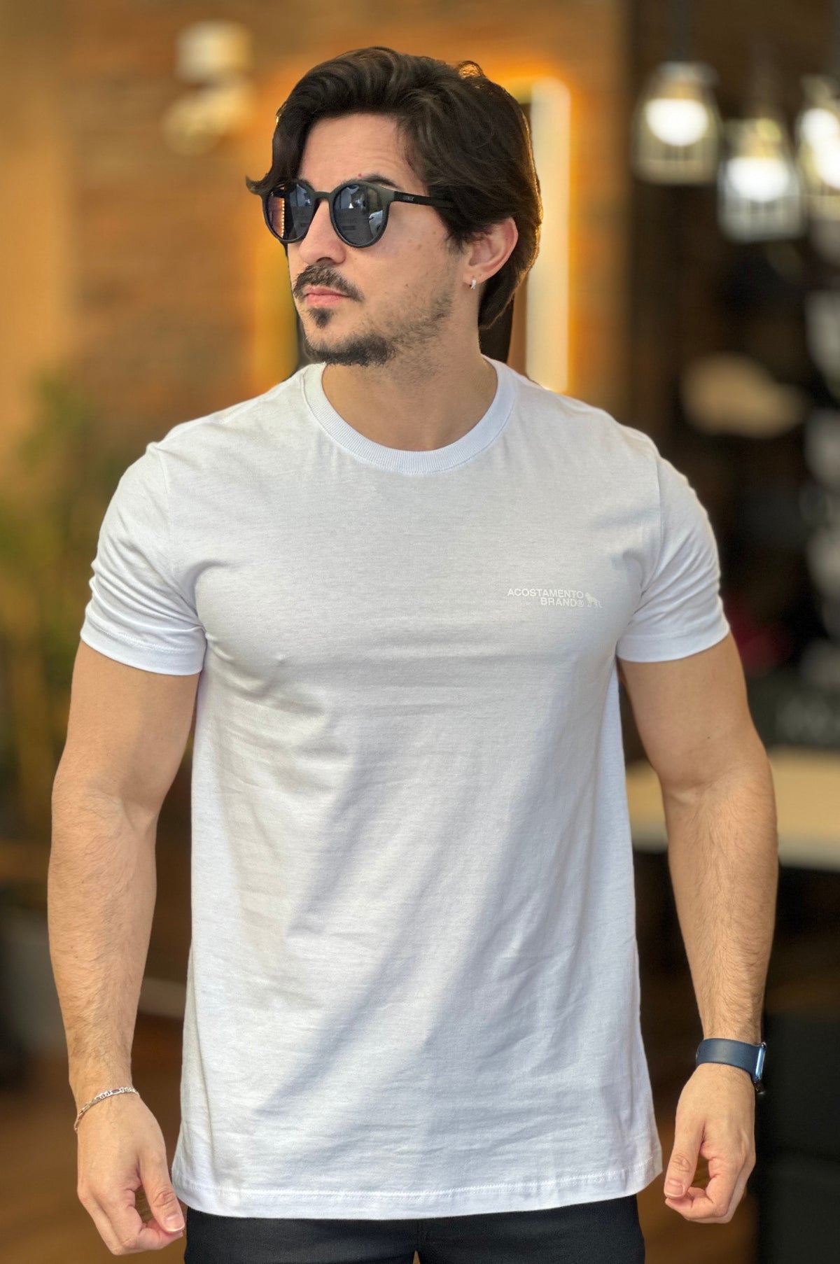 Camiseta Branca com Escrito nas Costas