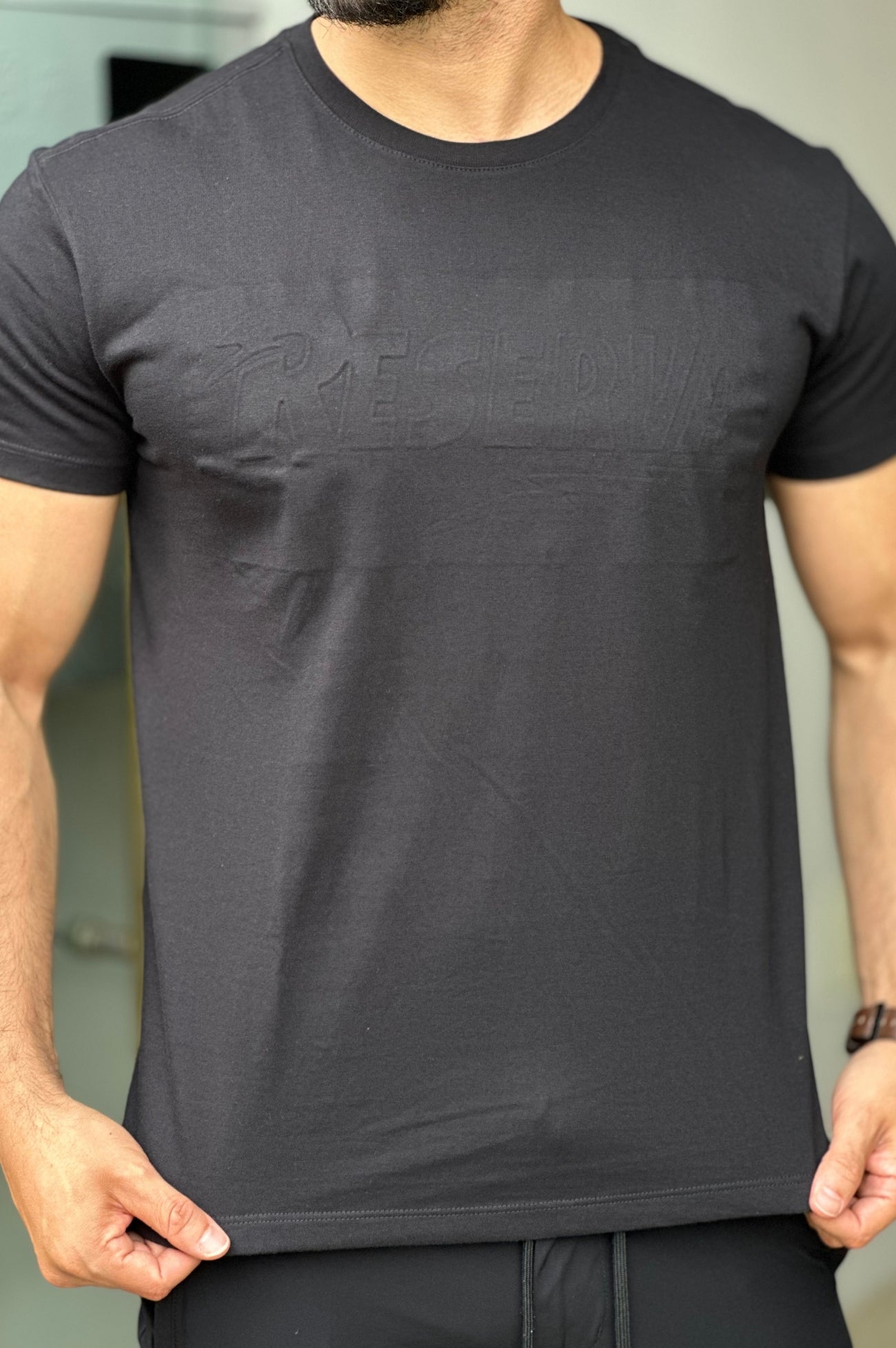Camiseta Preta Alto Relevo Reserva