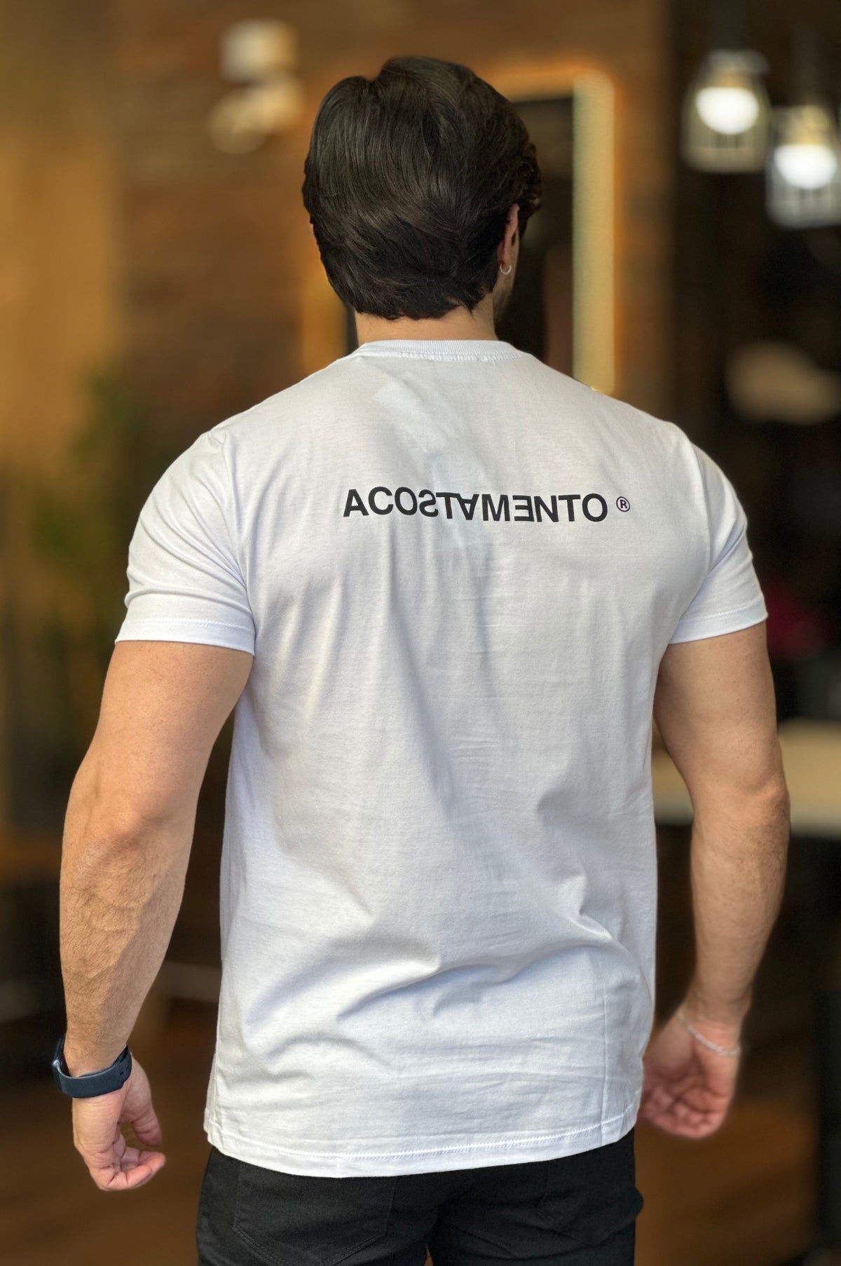 Camiseta Branca com Escrito Preto