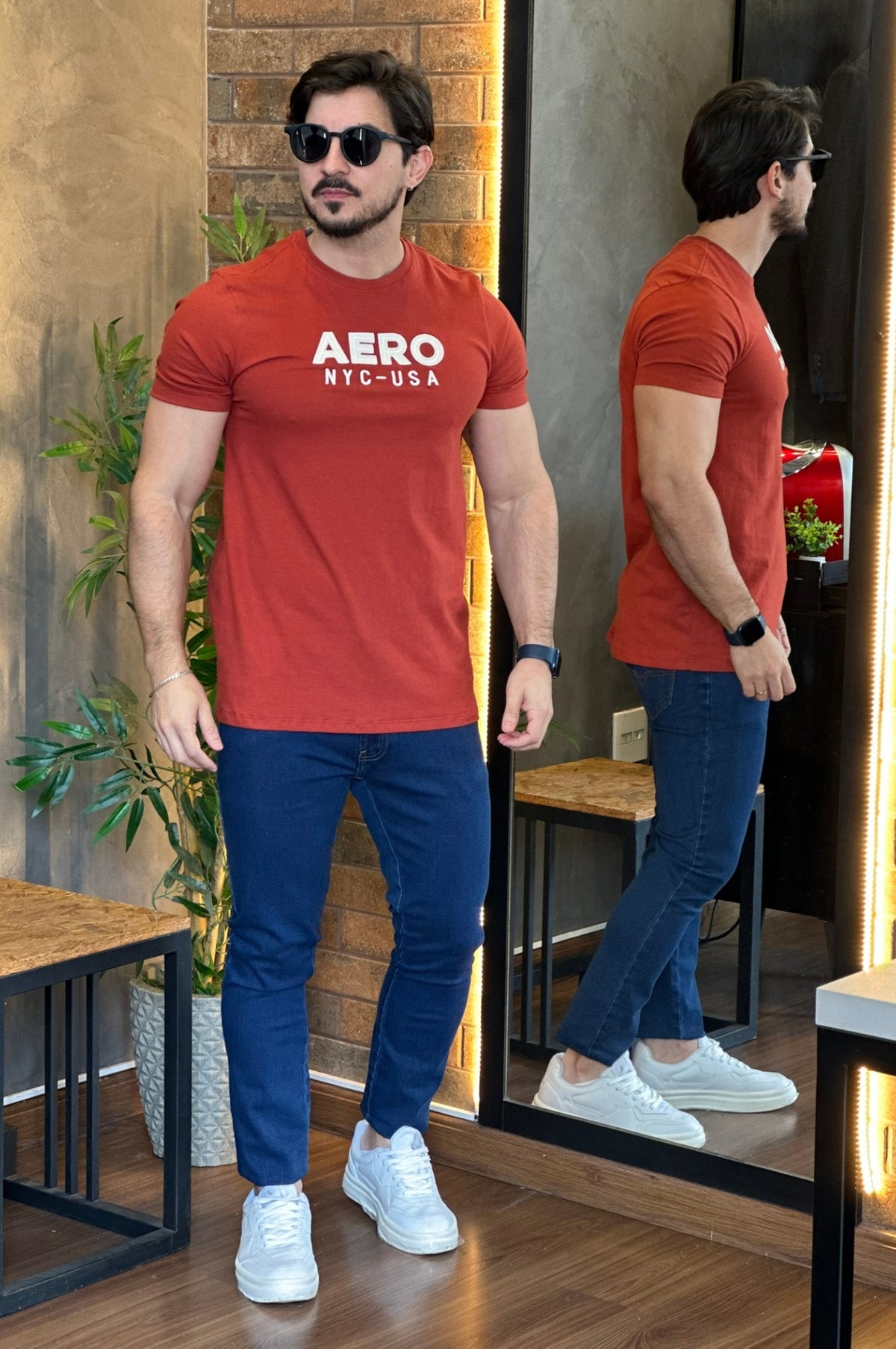 Camiseta Aeropostale com bordado branco