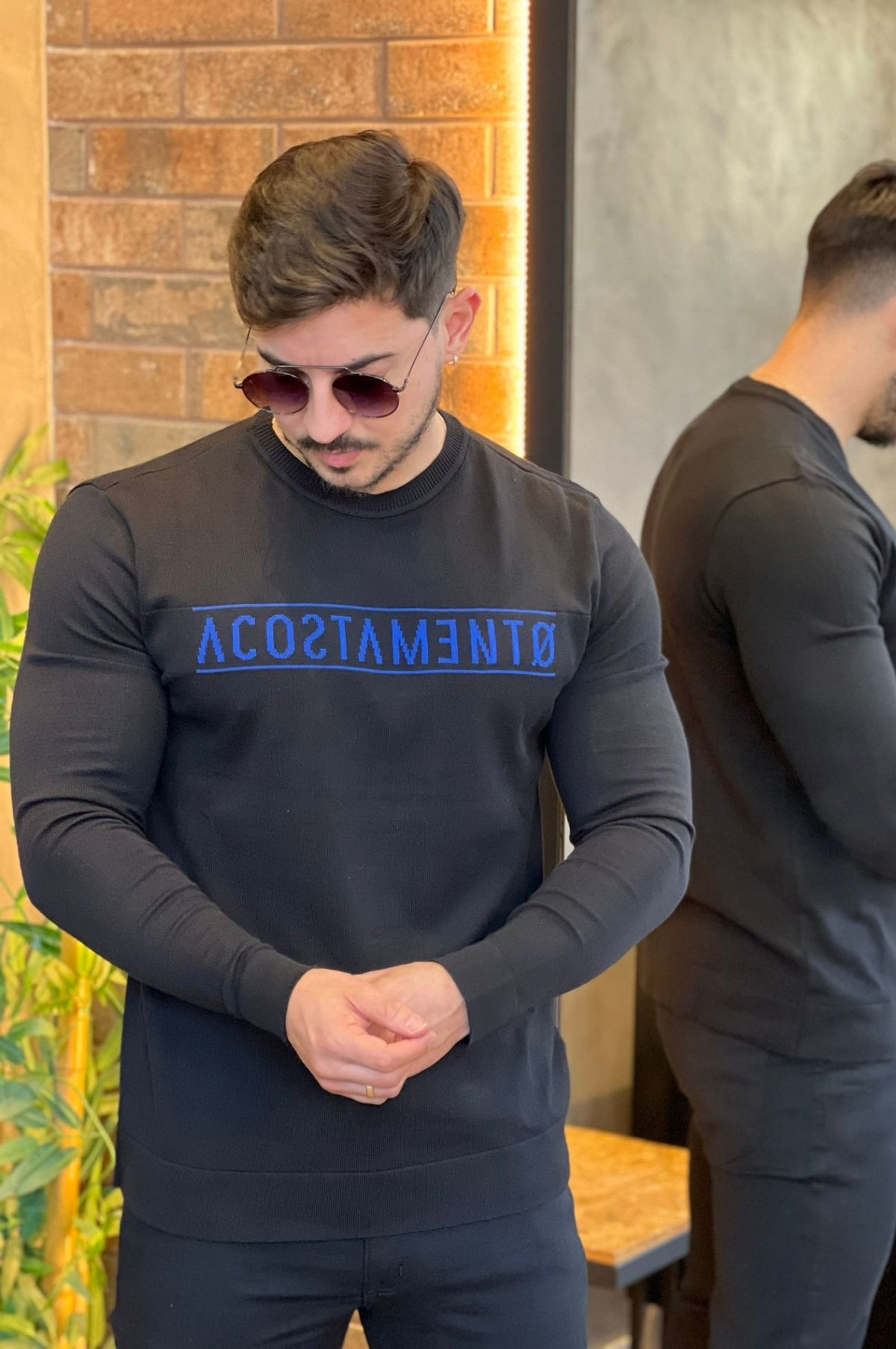 Suéter Acostamento Preto Com Azul