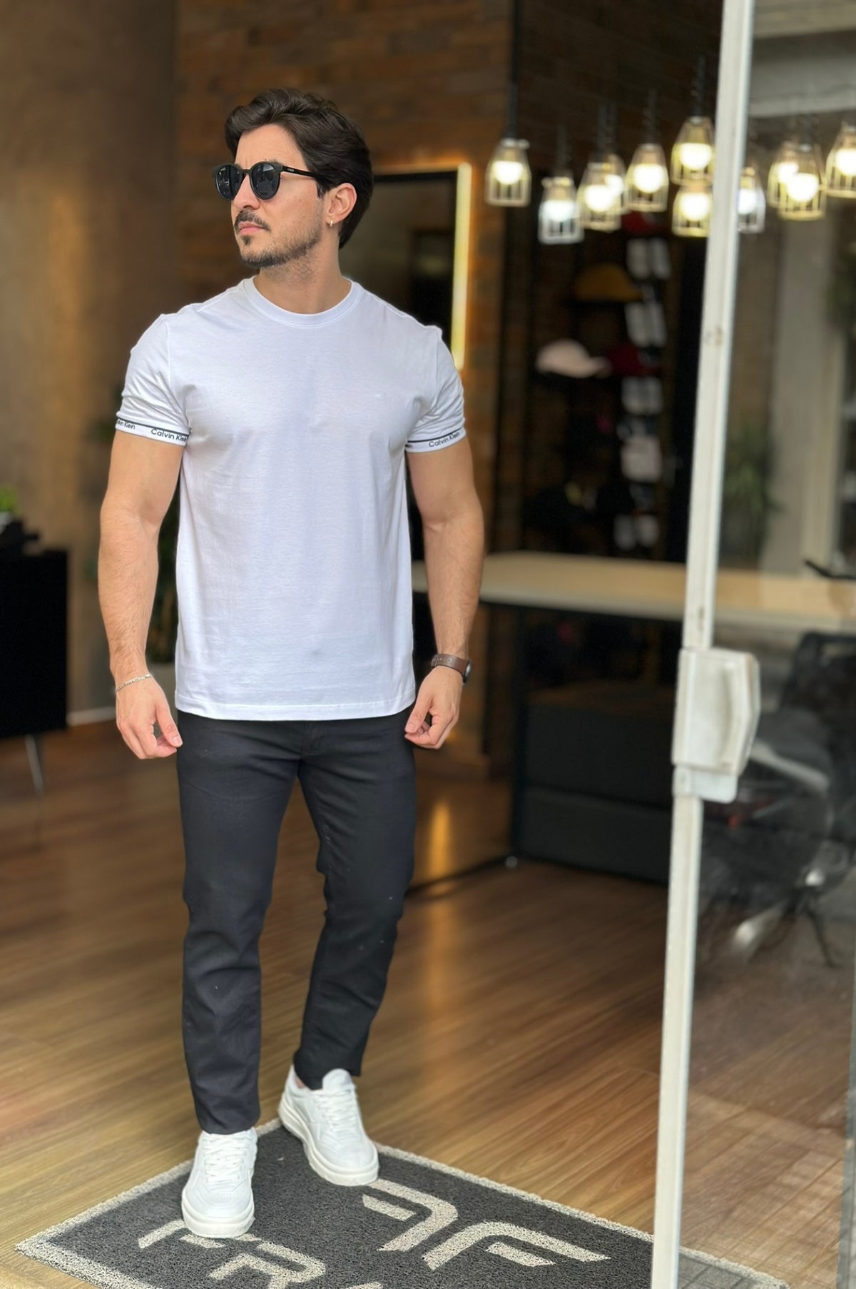 Camiseta Detalhe Punho Branca Calvin Klein