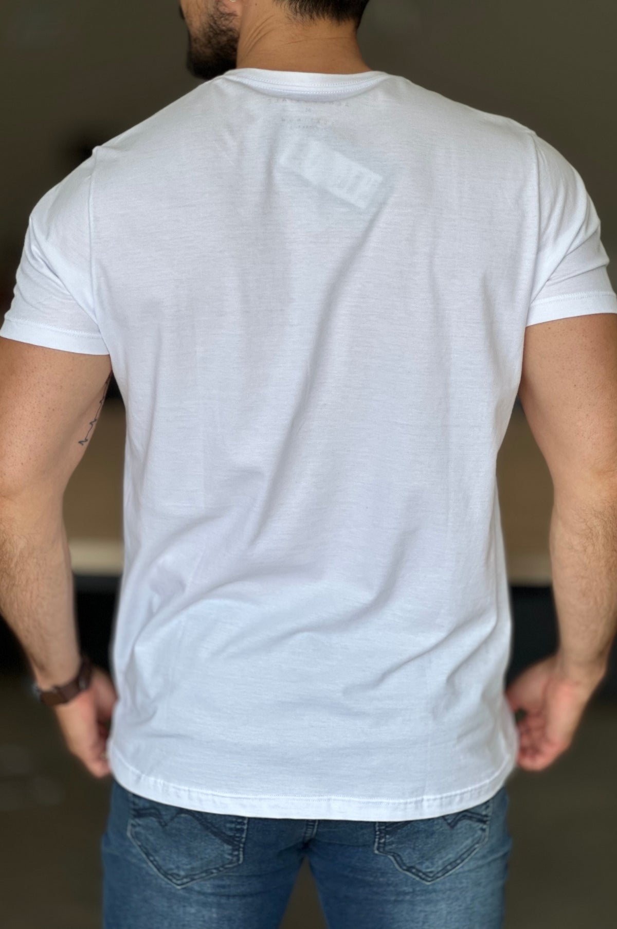 Camiseta Branca com Dourado Aeropostale