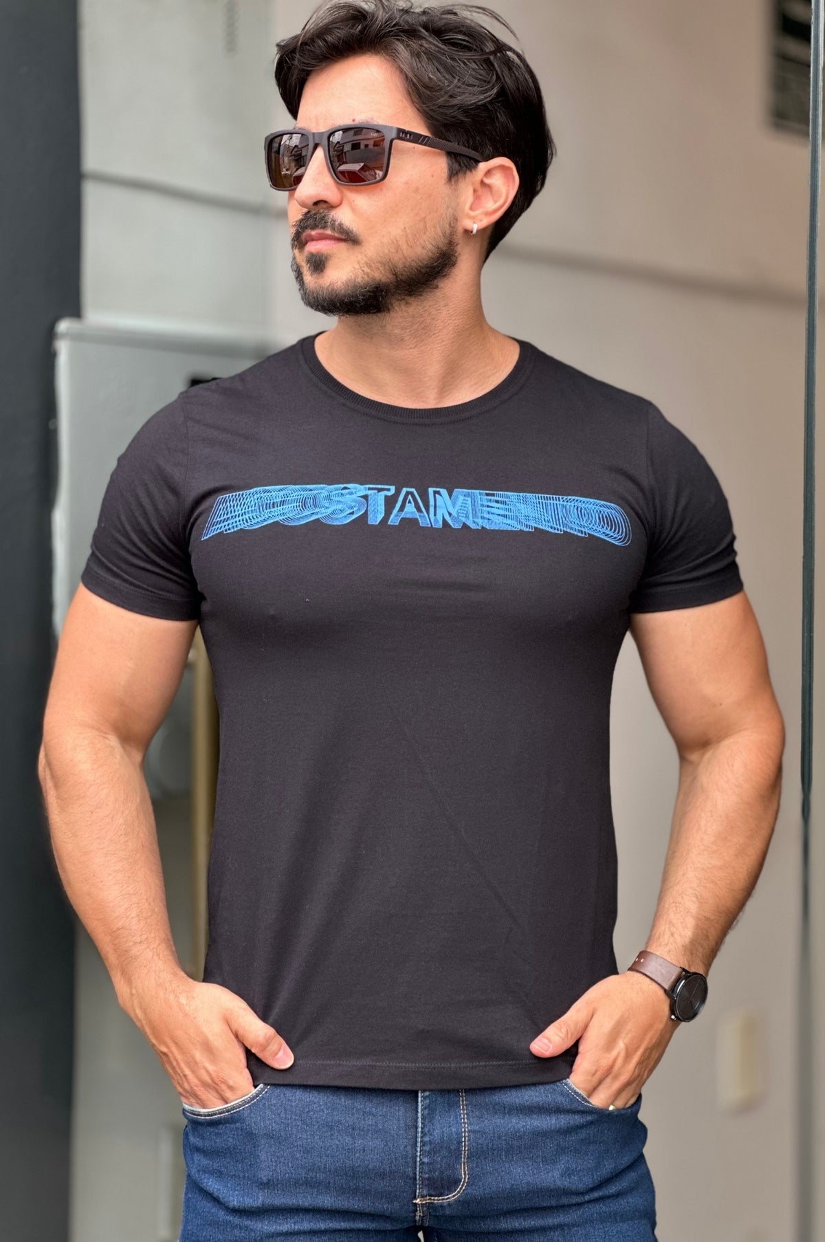 Camiseta Preta Escrito Azul Acostamento