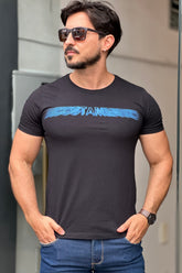 Camiseta Preta Escrito Azul Acostamento