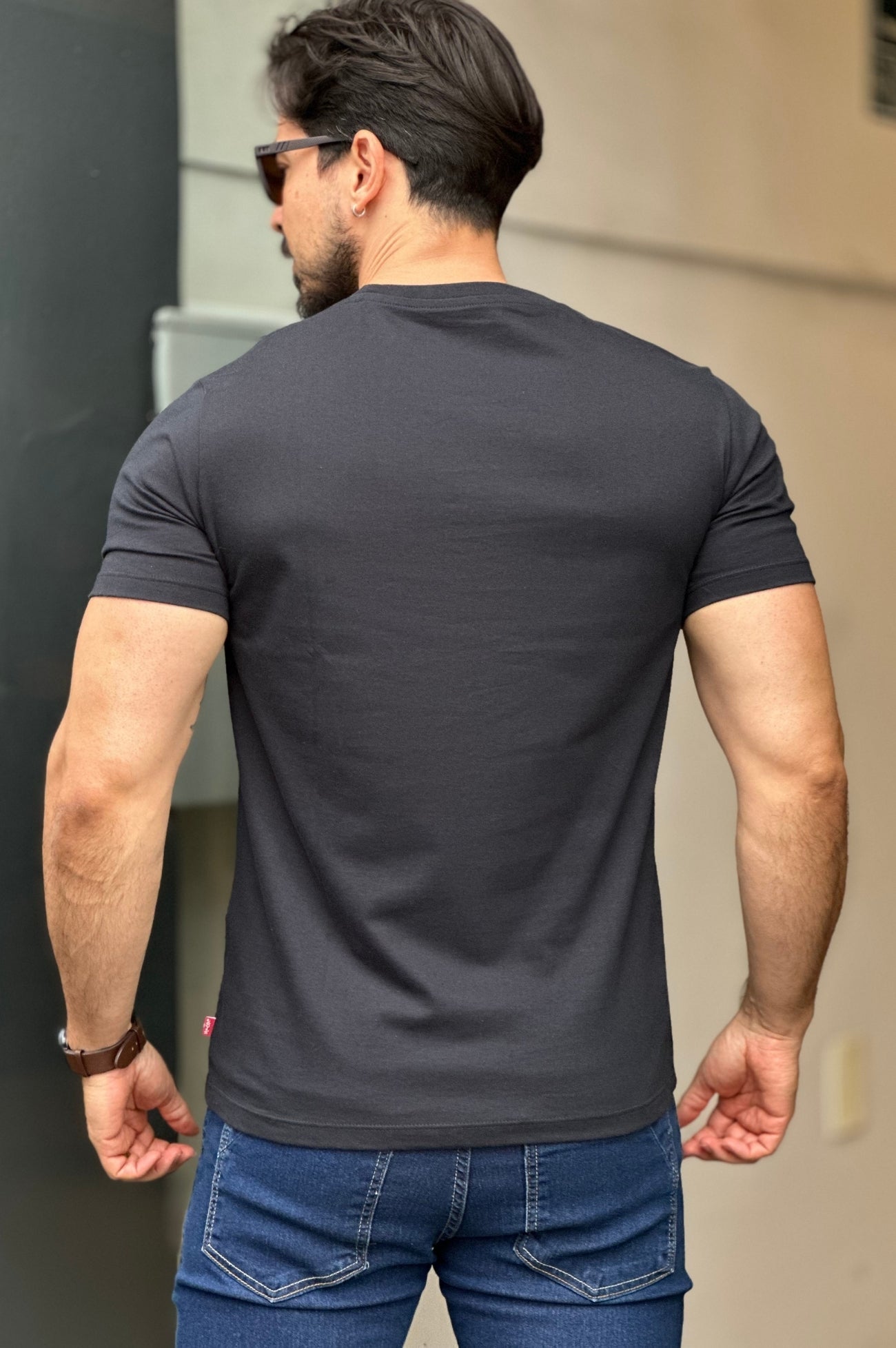 Camiseta Preta Escrito Azul Levis Holográfica