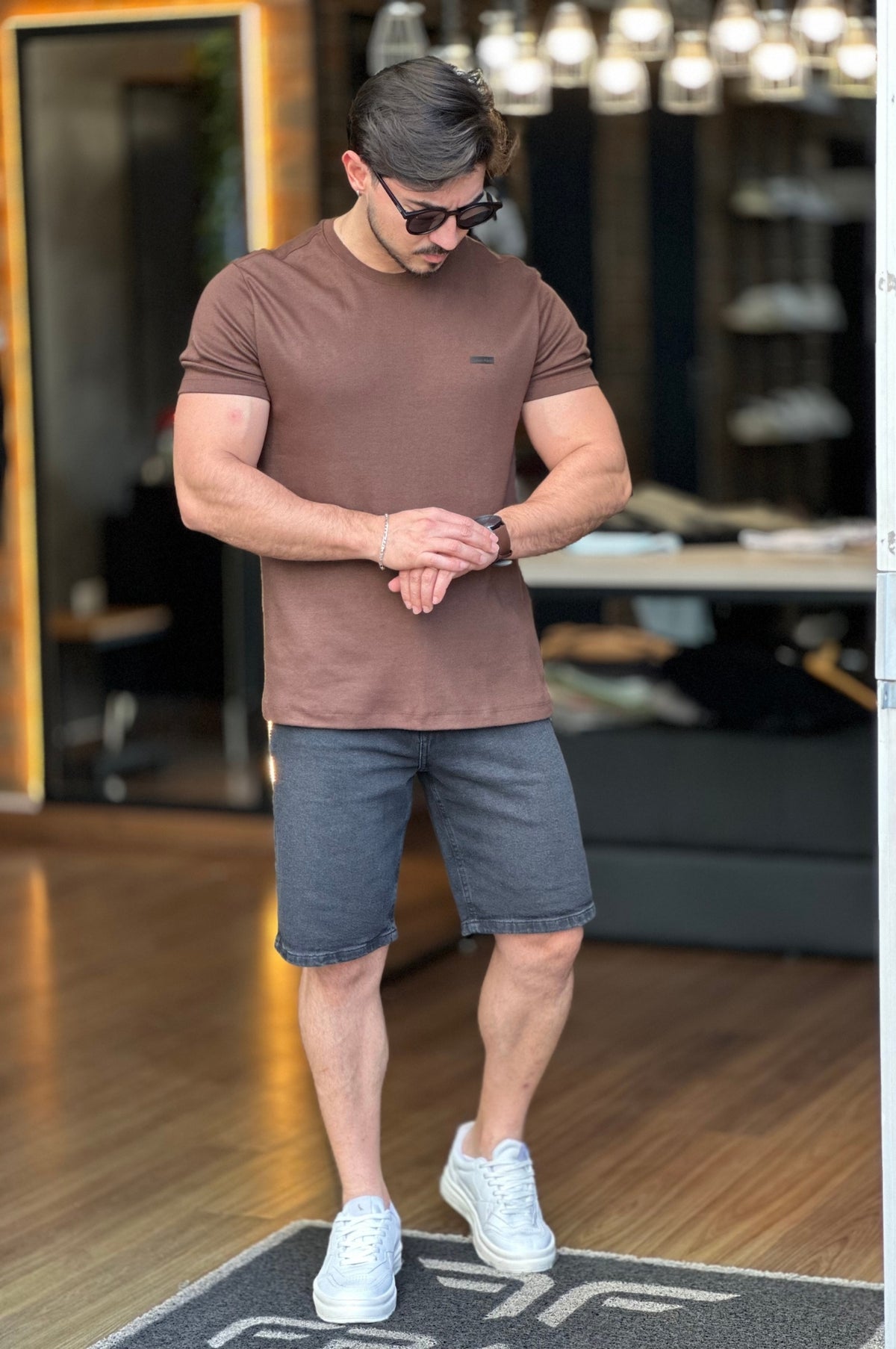 Camiseta Marrom Suedine Calvin Klein