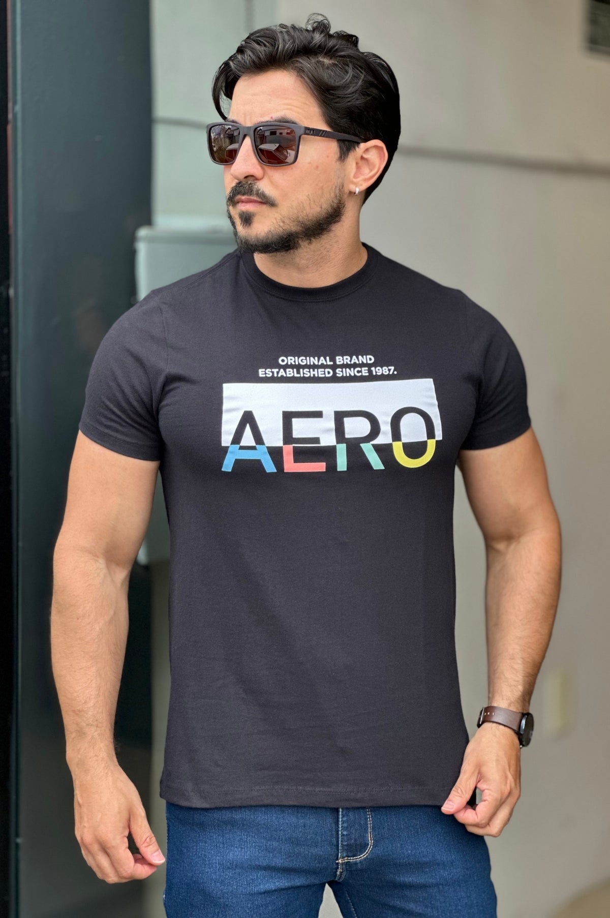 Camiseta Preta Logo Colorida Aeropostale