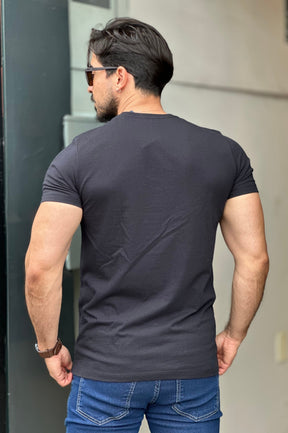 Camiseta Preta Logo Dourada Aeropostale