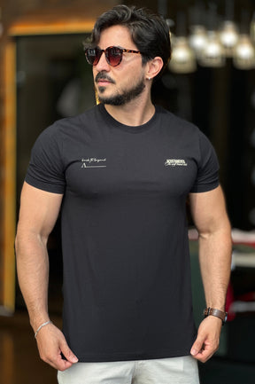 Camiseta Preta Detalhe nas Costas Acostamento