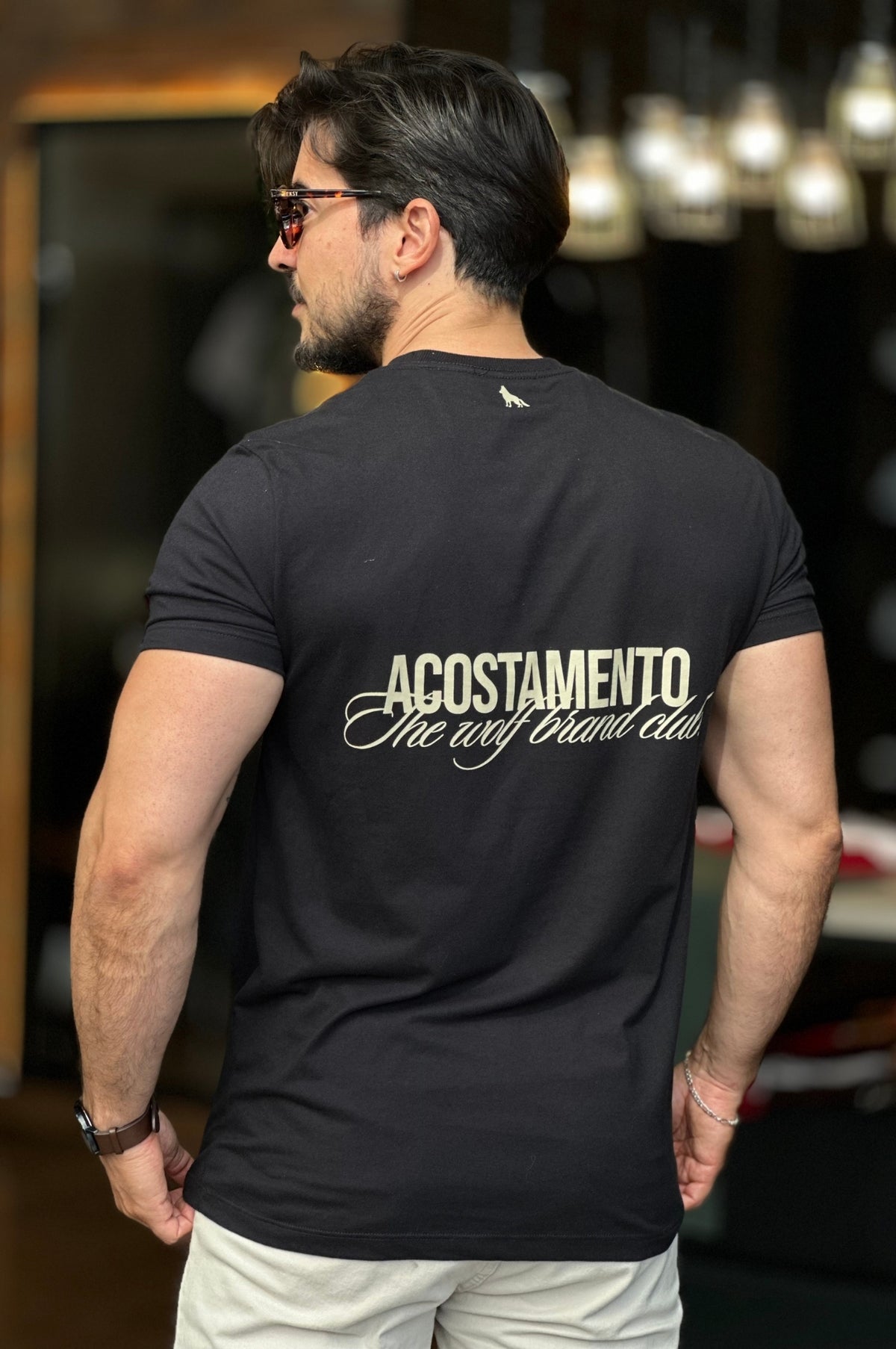 Camiseta Preta Detalhe nas Costas Acostamento