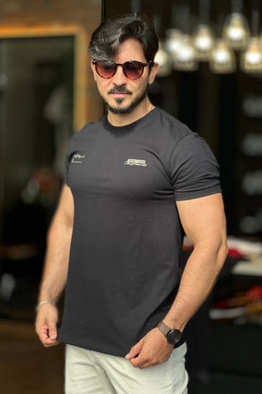 Camiseta Preta Detalhe nas Costas Acostamento
