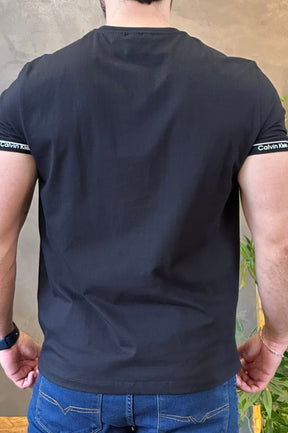 Camiseta Calvin Klein com punho