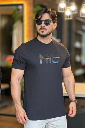 Camiseta preta com detalhe dourado aeropostale