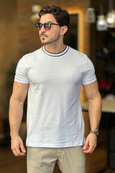 Camiseta Branca Com Detalhe Gola Acostamento