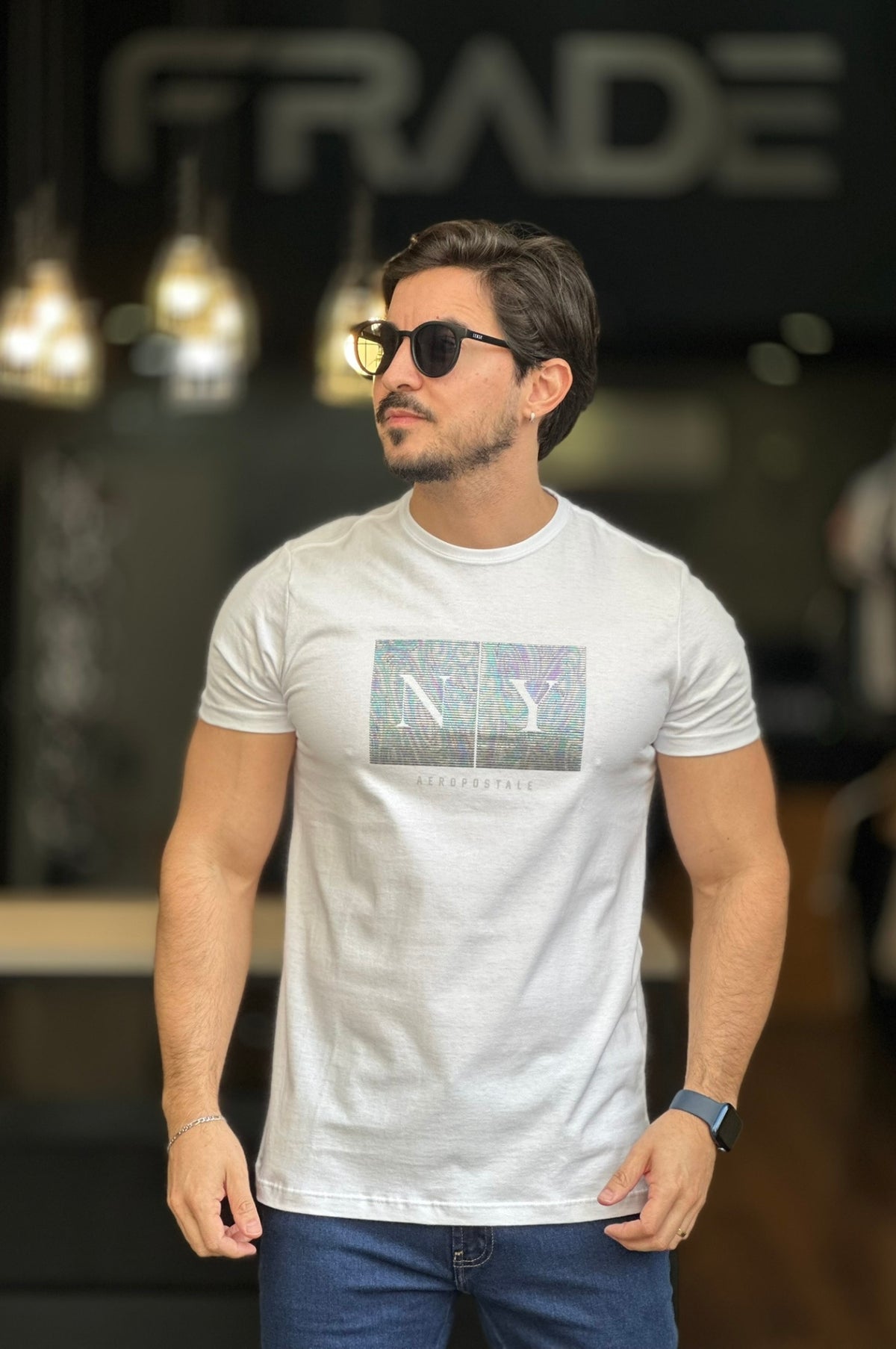 Camiseta Aeropostale com escrito prata