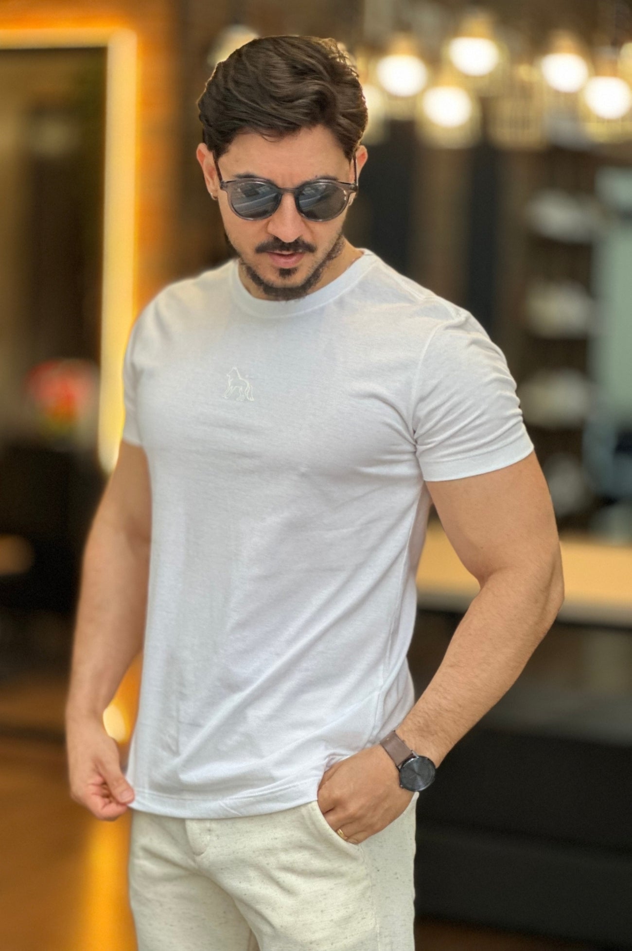 Camiseta Branca com Estampa Acostamento