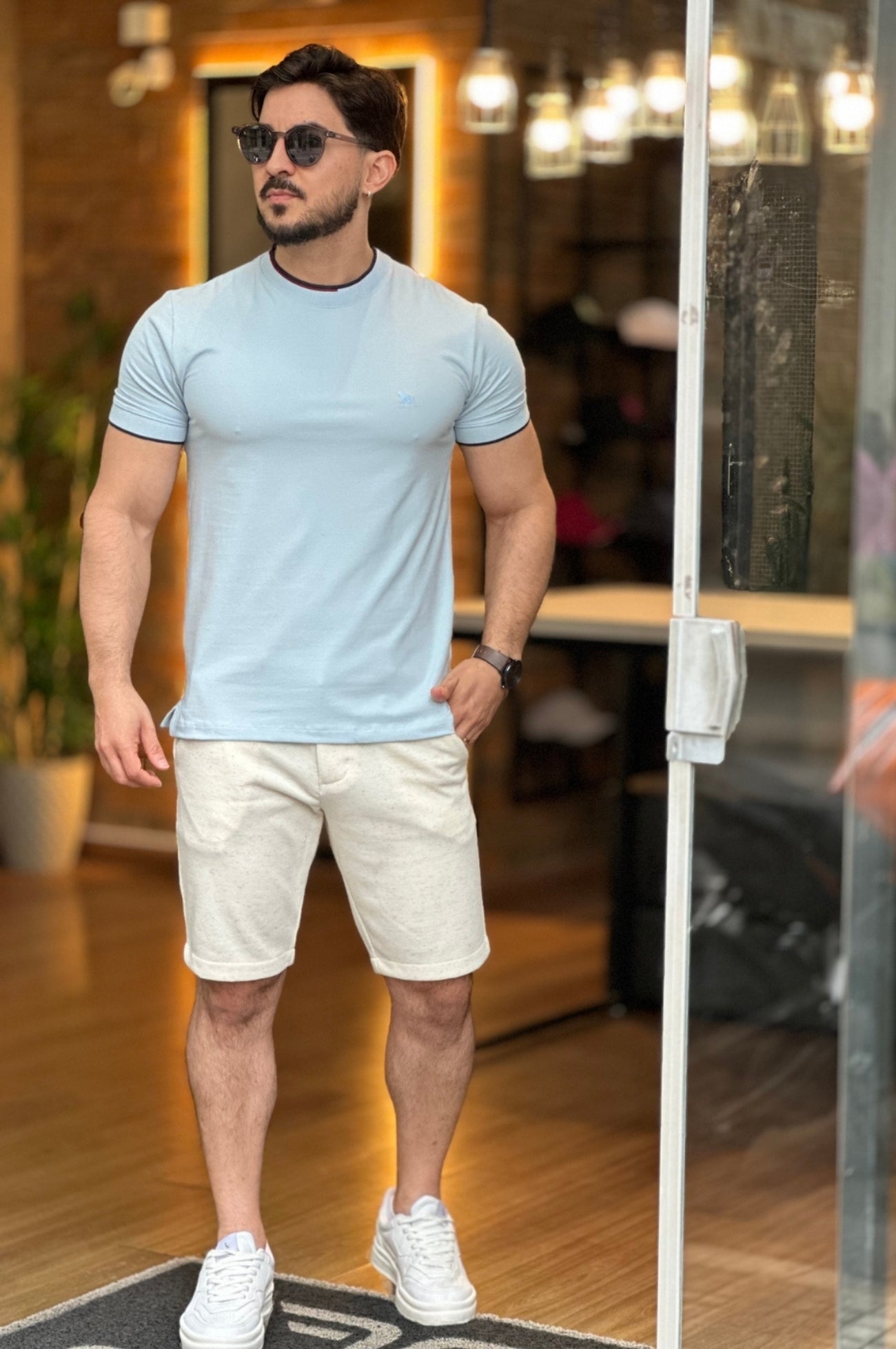 Camiseta Gola Azul Claro Acostamento